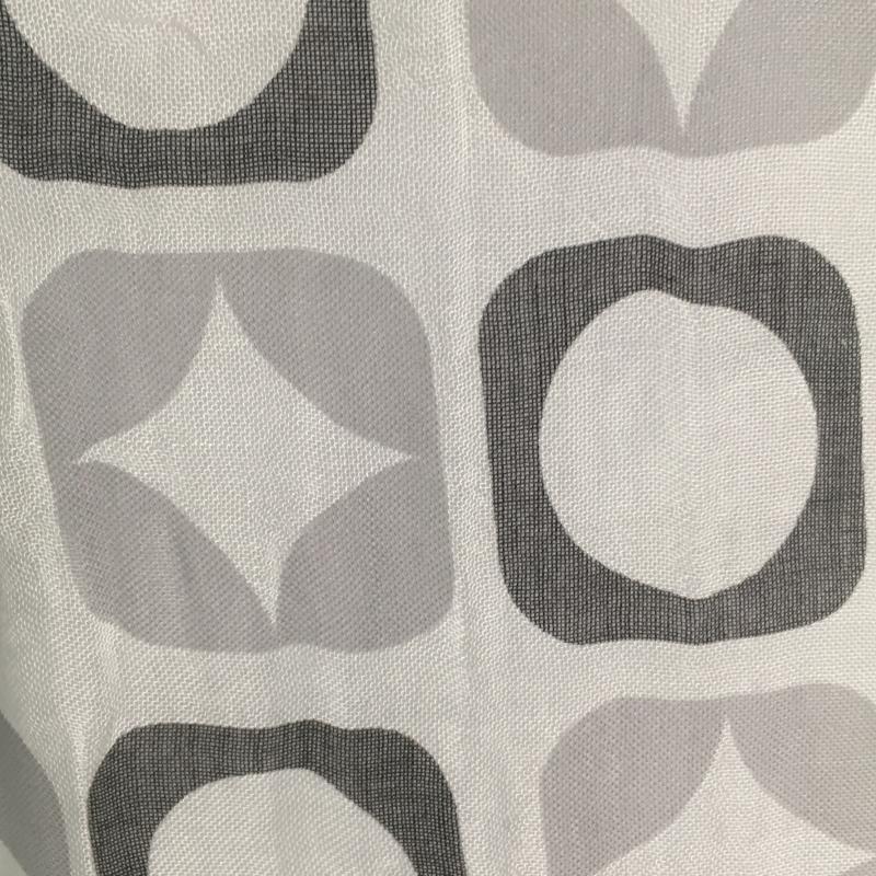 Tuch Schal V. Milano Italy  hellgrau grau geometrisches Muster kleine Fransen