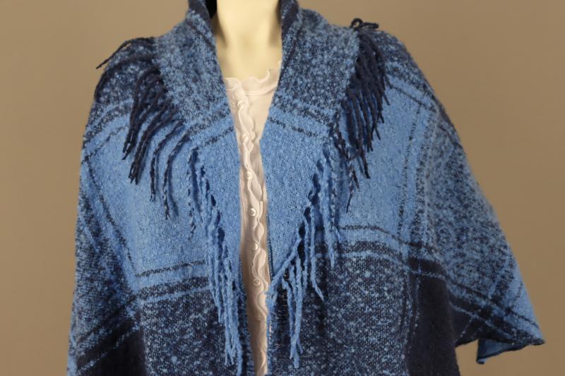 A-Zone Poncho Schal XXL Tuch Bouclé-Optik dunkelblau hellblau lange Fransen