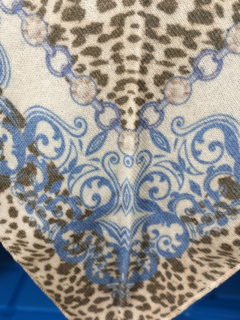 Zwillingsherz Dreieckstuch mit Kaschmir Wolle Leo Paisley Ketten wollweiß hellbeige hellblau