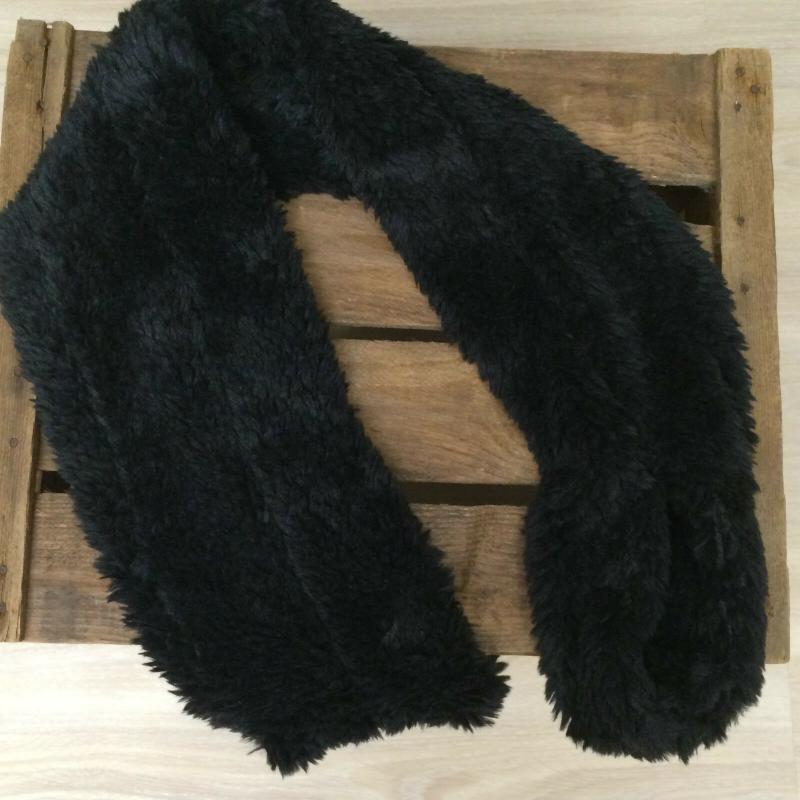 A-Zone Winterschal Plüsch-Steckschal schwarz aus weichem Plüschfell
