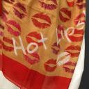 A-Zone Tuch Schal Viskose Farbe rot/beige Schriftzug Hot Lips Design