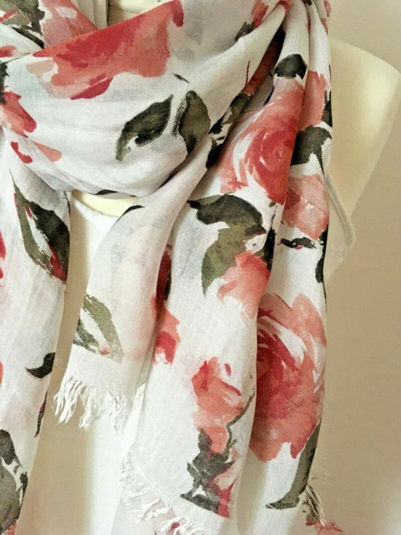 V. Milano Italy Schal Tuch Schultertuch Weiß Sommertuch Rosen grün rot rosé