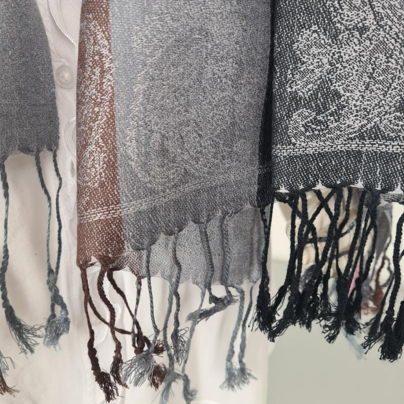 Tuch Schultertuch gewebt Paisley Muster Streifen und Fransen hellgrau schwarz braun