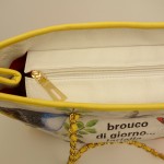 Große Tasche mit Blumen- und Schmetterlingsprint und Schriftzug cremeweiß