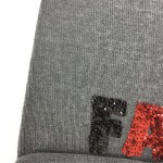 Strickmütze Beanie Fan Mütze grau mit Pailletten-Motiv schwarz rot gold