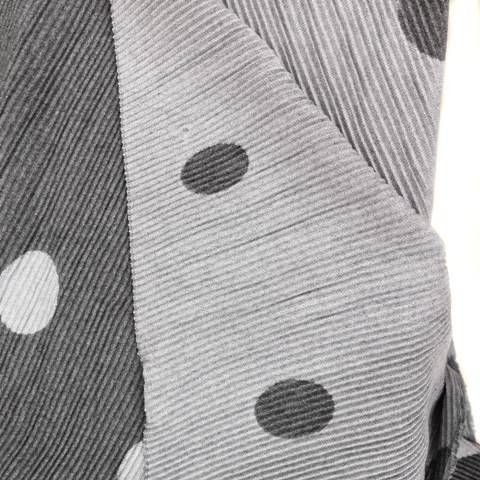 Plissee Wende-Schal grau hellgrau mit großen Punkten von A-Zone