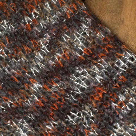 Modischer Loop Schal von SAMAYA in herbstlichen Farbtönen