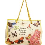 Große Tasche mit Blumen- und Schmetterlingsprint und Schriftzug cremeweiß