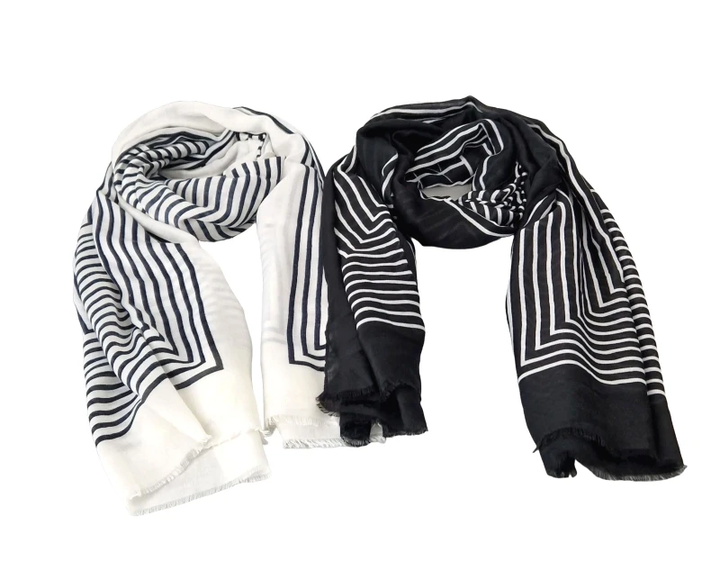 Tuch Schal schwarz weiß mit grafischen Elementen