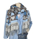 Zwillingsherz Schal Winterschal hellblau blau mit  Herz Motiv Schriftzug und Fransen