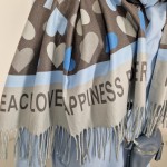 Zwillingsherz Schal Winterschal hellblau blau mit  Herz Motiv Schriftzug und Fransen
