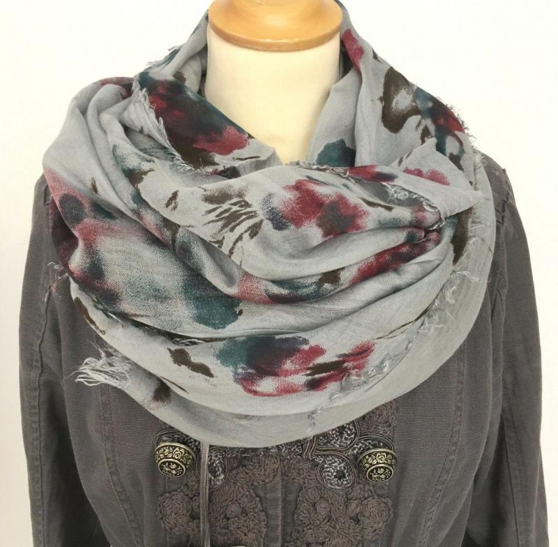 Tuch Schal Italy V.Milano Blumenmuster Fransen hellbeige oder hellgrau Modal